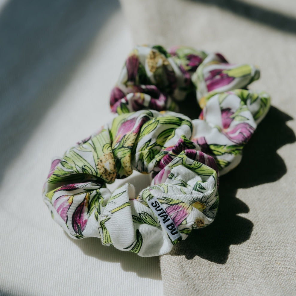 scrunchie-freesia-floral